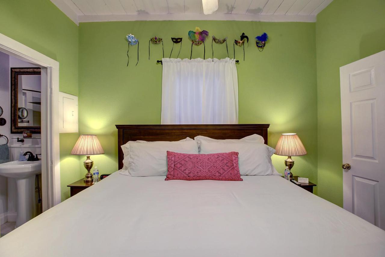 Burgundy - Just Steps To Both The French Quarter & Frenchman St! *