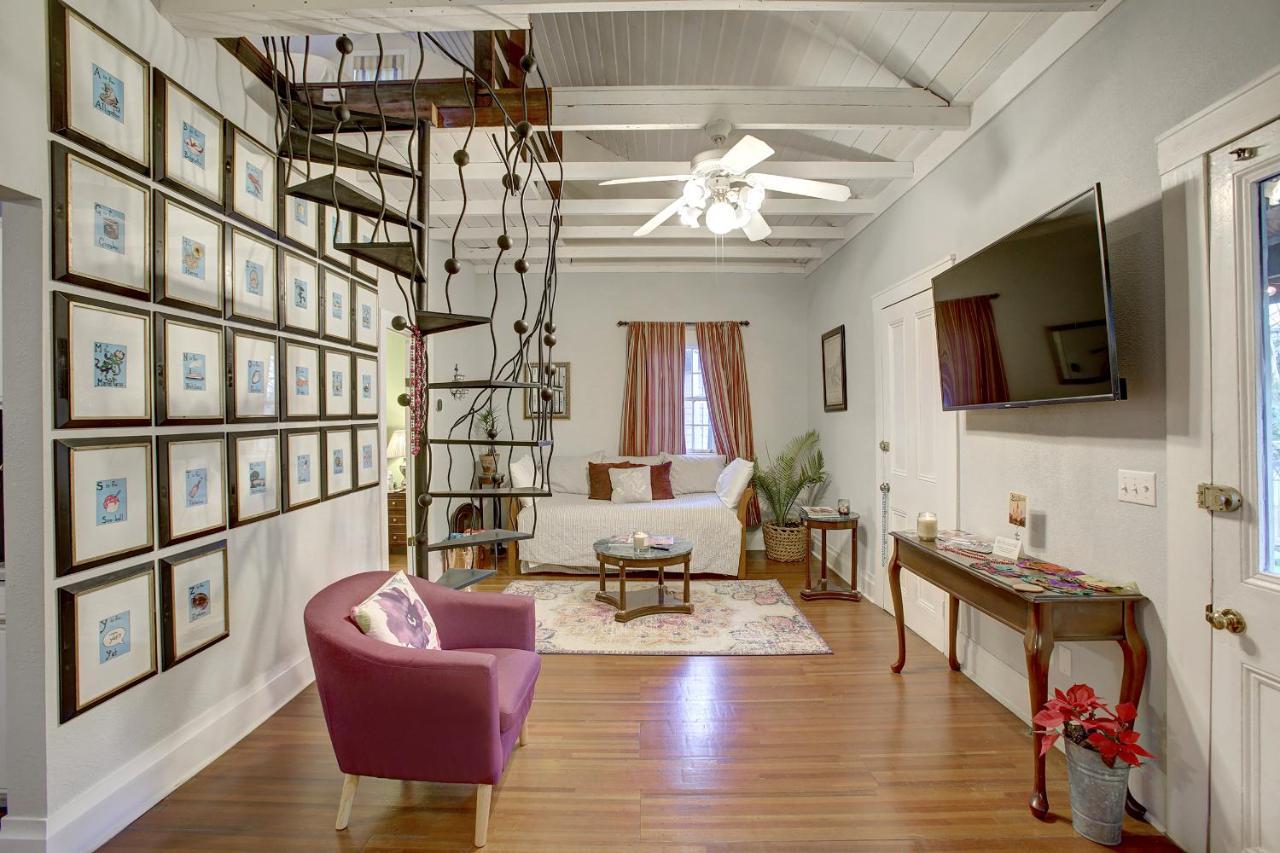 Burgundy - Just Steps To Both The French Quarter & Frenchman St! *
